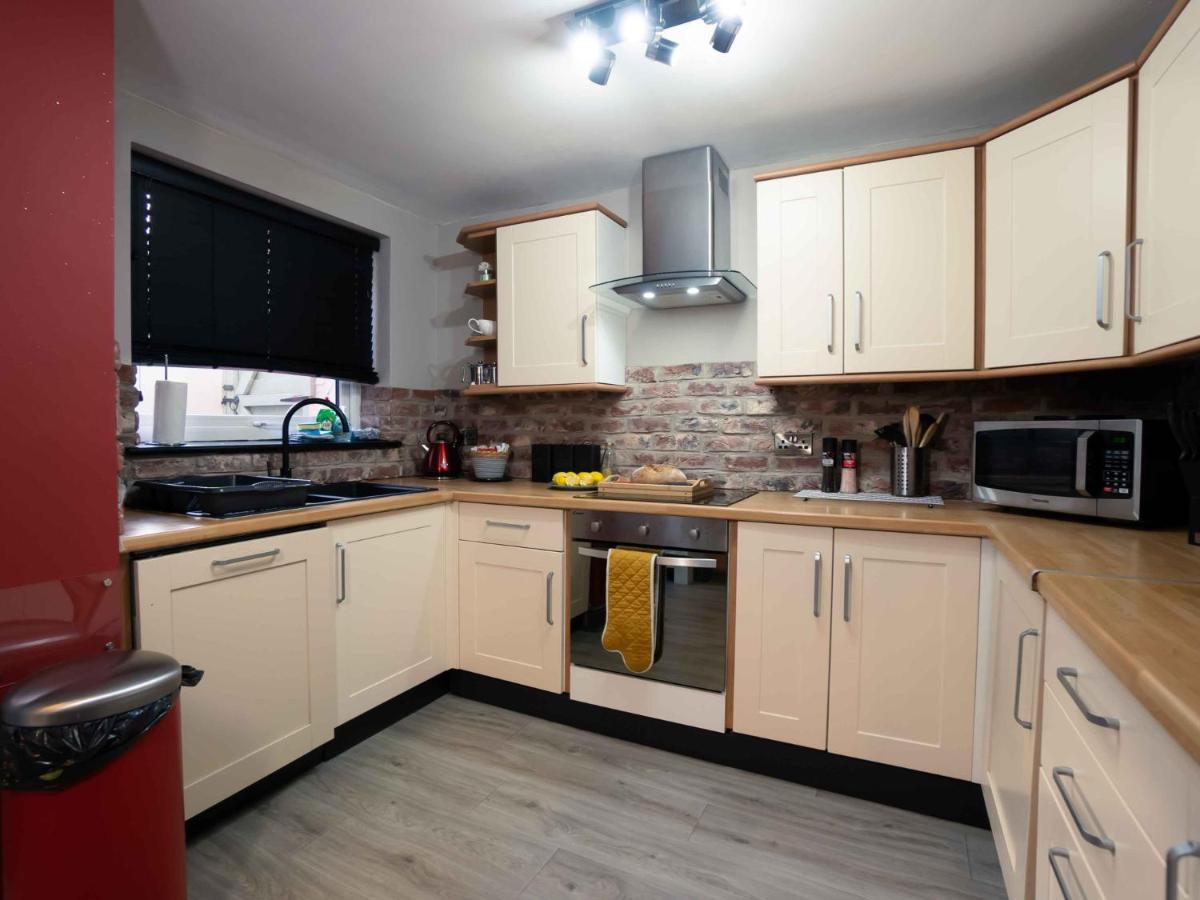 Pass The Keys Amazing, Newly Renovated 5Bedroom House Sleeps 10 Скарборо Екстер'єр фото