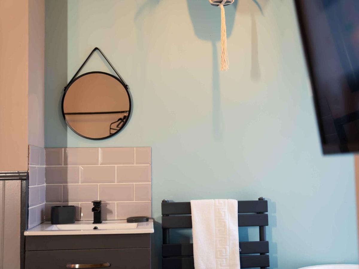 Pass The Keys Amazing, Newly Renovated 5Bedroom House Sleeps 10 Скарборо Екстер'єр фото