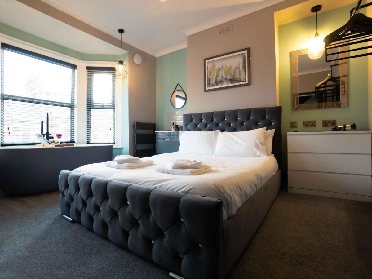 Pass The Keys Amazing, Newly Renovated 5Bedroom House Sleeps 10 Скарборо Екстер'єр фото
