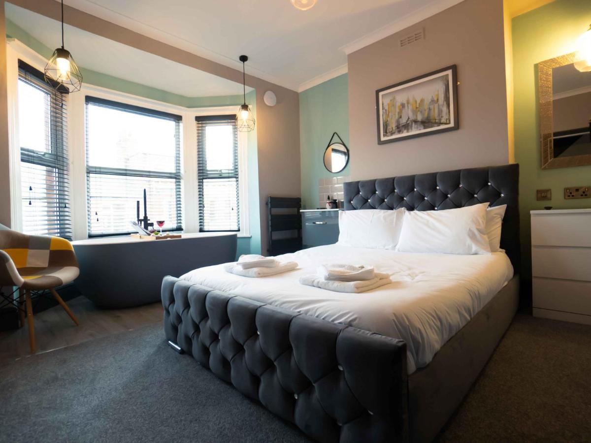 Pass The Keys Amazing, Newly Renovated 5Bedroom House Sleeps 10 Скарборо Екстер'єр фото