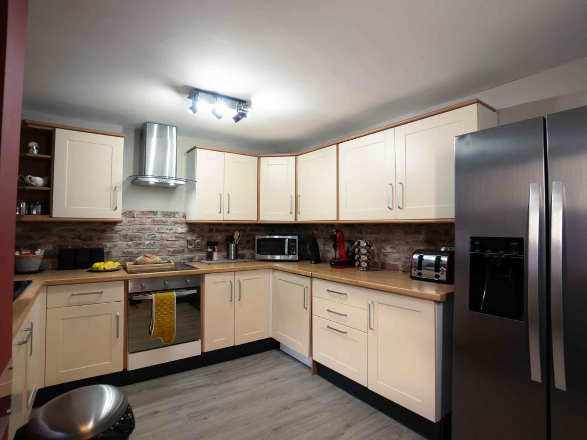 Pass The Keys Amazing, Newly Renovated 5Bedroom House Sleeps 10 Скарборо Екстер'єр фото
